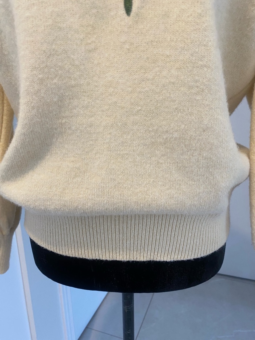 STUNNING VINTAGE Floral Embroidered round neck Sweater w puff sleeves Sze Medium - Picture 8 of 16